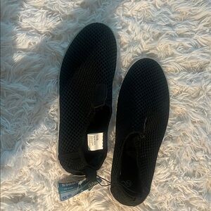 Black Mesh Slip-On water Shoes size 7/8 (c)